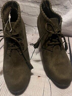 White Mountain Booties Olive Suede Size 7
